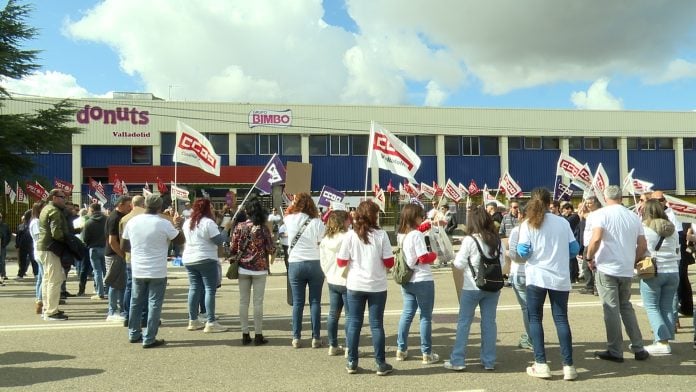 Concentración de los trabajadores de Bimbo en Valladolid en el primer día de huelga en protesta por el cierre. (Foto: EP)