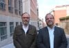 Roberto Narro y Víctor Morejón en las inmediaciones del centro de salud de la calle Cervantes.