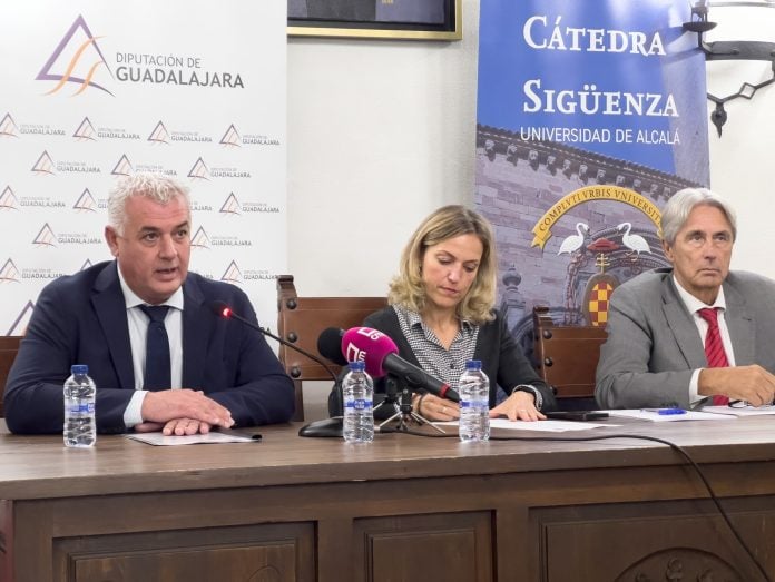 Vega, Merino y Saz en la presentación de la nueva Cátedra Sigüenza.