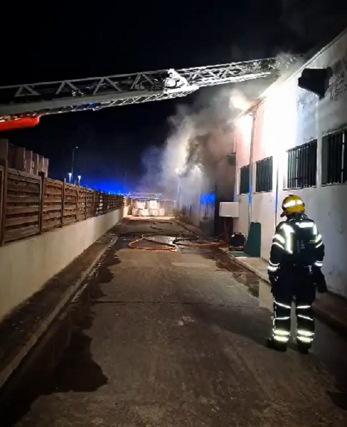 Incendio en el polígono del Balconcillo. (Foto: Bomberos de Guadalajara)