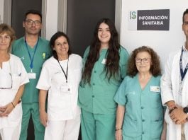 Personal del servicio de información sanitaria en el Hospital de Guadalajara. (Foto: Sescam)