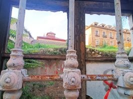 Ventana abierta a un histórico solar de Guadalajara, con la Delegación del Colegio de Arquitectos al fondo. (Foto: La Crónic@)