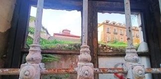 Ventana abierta a un histórico solar de Guadalajara, con la Delegación del Colegio de Arquitectos al fondo. (Foto: La Crónic@)