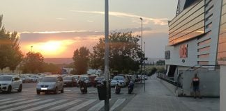 Uno de los accesos al centro comercial Ferial Plaza. (Foto: La Crónic@)