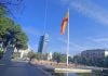 A escasos metros de esta bandera en el centro de Madrid será donde se explique en detalle lo que ahora sabemos de la romana Caraca. (Foto: La Crónic@)