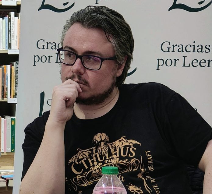 David Cuevas reside en Guadalajara.