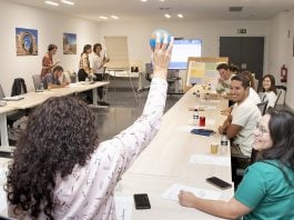 Un momento del curso impartido en el Hospital de Guadalajara para mejorar los controles sobre la medicación de los pacientes. (Foto: SESCAM)