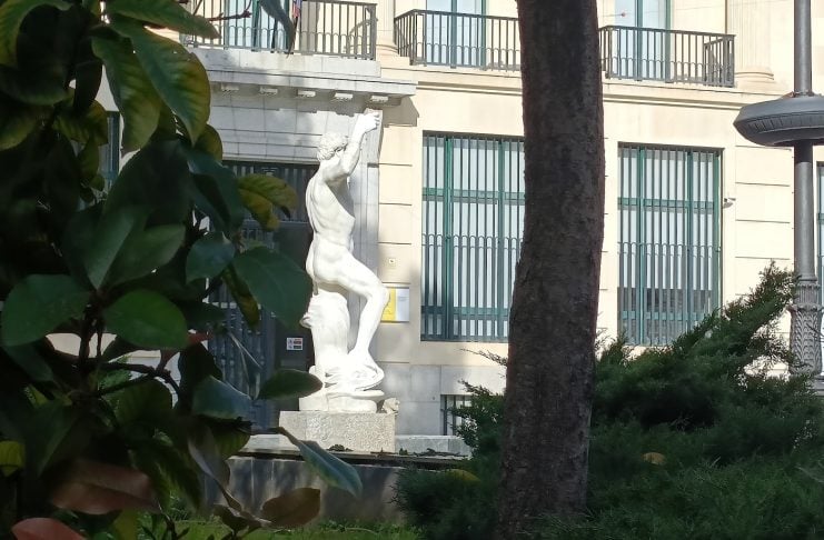 La estatua de Neptuno, de nuevo sin su tridente, en noviembre de 2024. (Foto: La Crónic@)