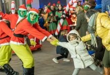 Los "grinchs" no pararon de hacer reír y de provocar situaciones graciosas en toda la cabalgata de Papá Noel en este 2024 en Guadalajara.