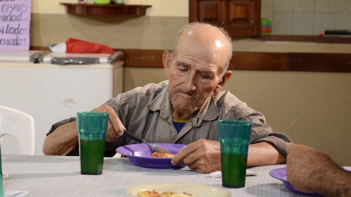 La necesidad no conoce fronteras. En la imagen, un comedor de Cáritas en Argentina.