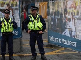 Policías en Manchester, la ciudad británica que recibía desde hace años la droga que se enviaba desde Guadalajara.