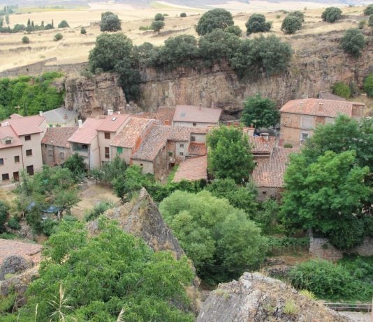 Vista parcial del caserío de Anguita.