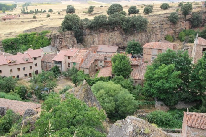 Vista parcial del caserío de Anguita.