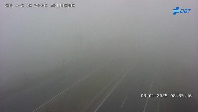 Niebla en la A-2 a la altura de Trijueque en la mañana del 3 de enero de 2025. (Foto: DGT)