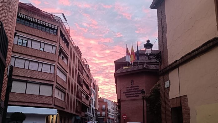 Pisos con años de antigüedad en el centro de Guadalajara y frente a la delegación de Hacienda de la Junta de Comunidades, en enero de 2025. (Foto: La Crónic@)