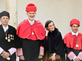 (I-D) El rector del centro, José Vicente Saz Pérez, Rey Felipe y la Reina Letizia a la salida del acto de investidura como Doctor Honoris Causa por la Universidad de Alcalá, a 27 de febrero de 2024, en Madrid (España). José Oliva / Europa Press FAMOSOS;REALEZA;UNIVERSIDAD;DOCTOR HONORIS CAUSA 27/2/2025