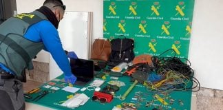 Efectos recuperados tras la detención de los dos presuntos ladrones de Brihuega. (Foto: Guardia Civil)